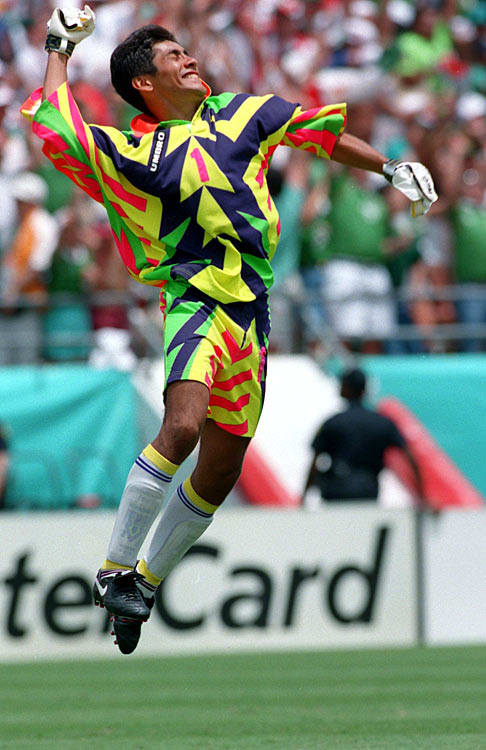 130315140800-jorge-campos-mexican-national-team-uniform-1994-single-image-cut.jpg